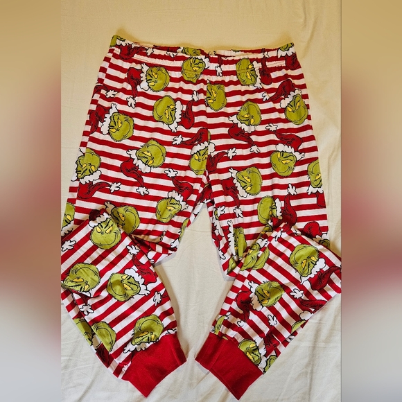 Dr. Seuss Grinch Family Holiday PJ Set - Picture 2 of 9